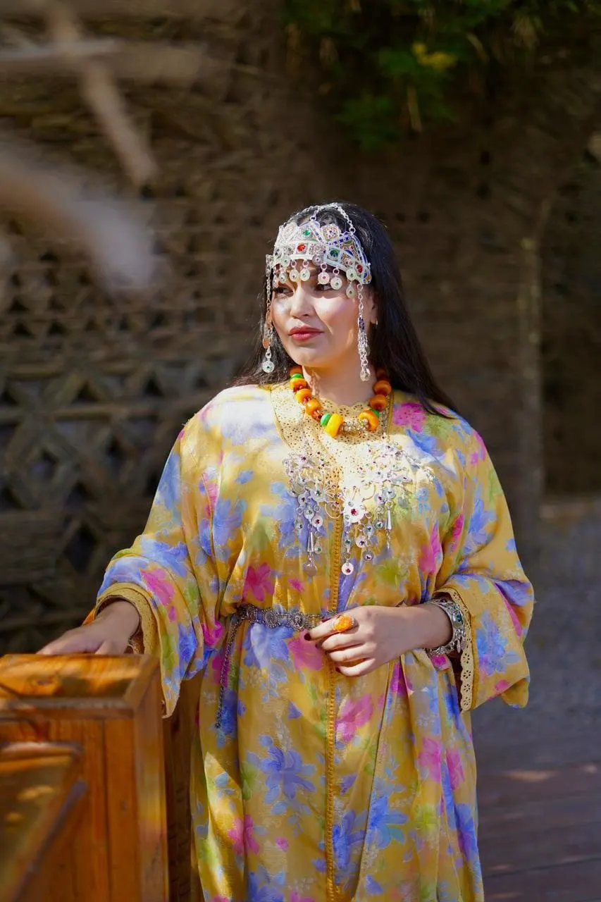 Portrait session in traditional Moroccan clothing